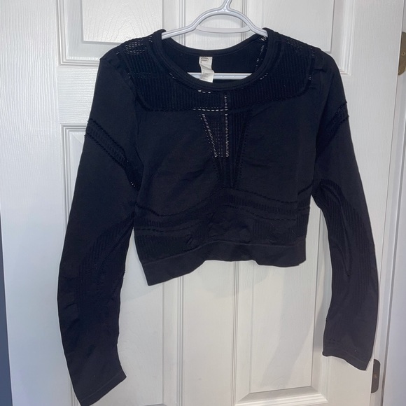 Fabletics Long Sleeve Crop - Picture 1 of 4